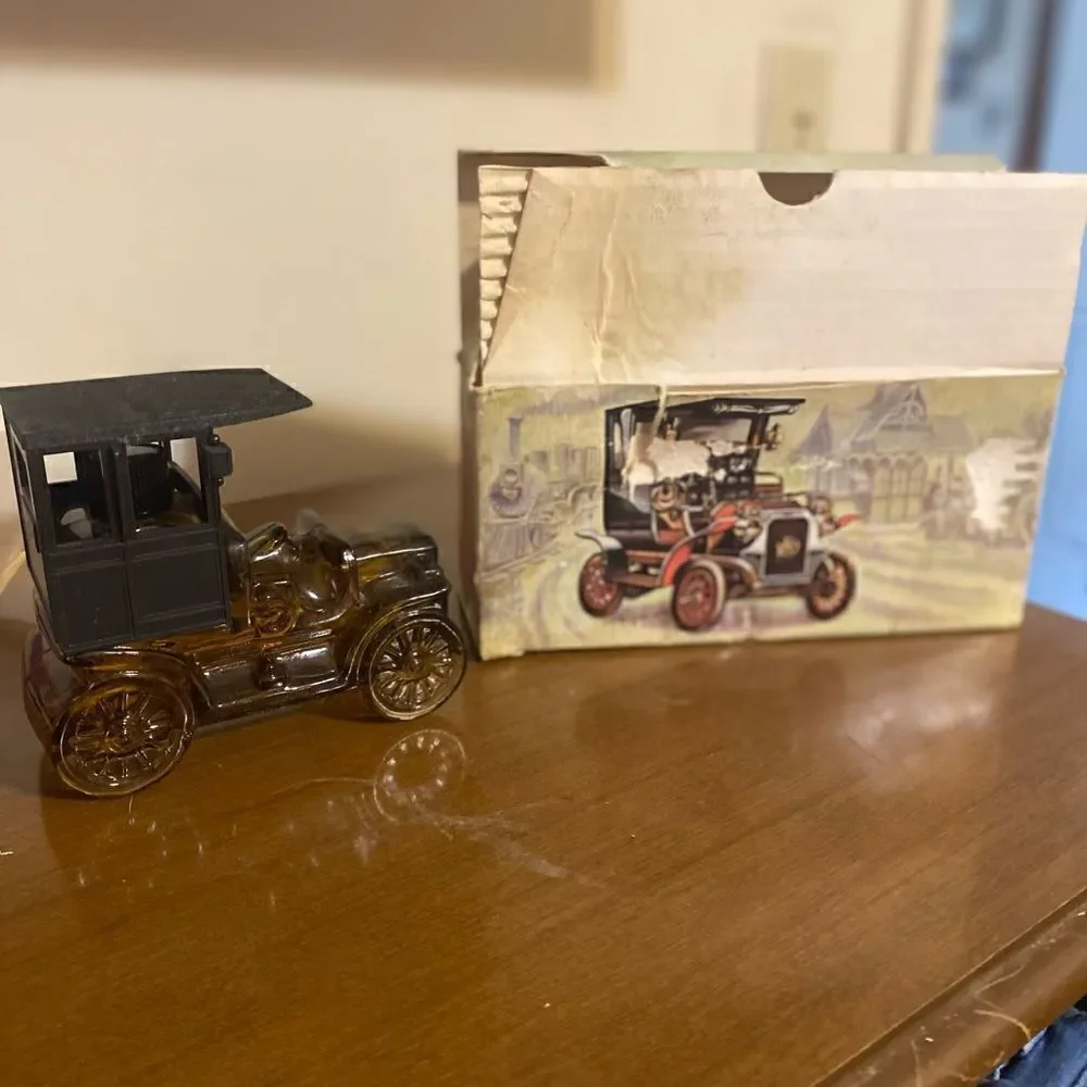 Vintage Avon 1906 Reo Depot Wagon empty  cologne bottle with box